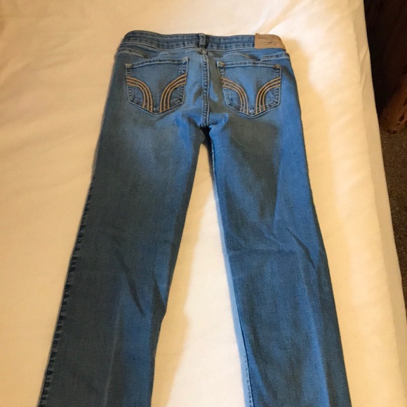medium wash hollister jean - Picture 3 of 5